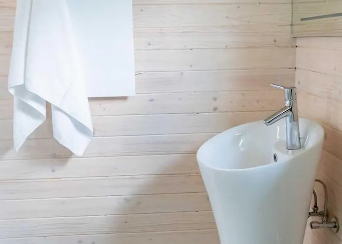 Zimna Woda 50 펜션 브렌나